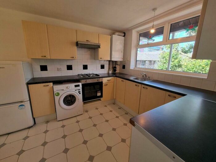 3 Bedroom Flat To Rent In Gough Walk, London, E14