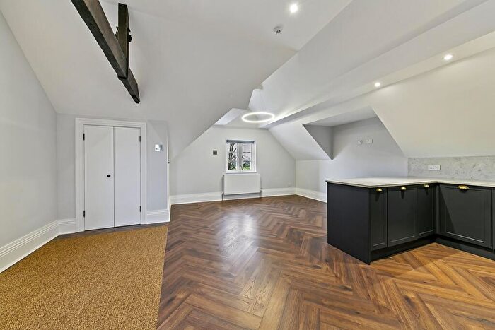 2 Bedroom Flat For Sale In Church Grove, Hampton Wick, KT1
