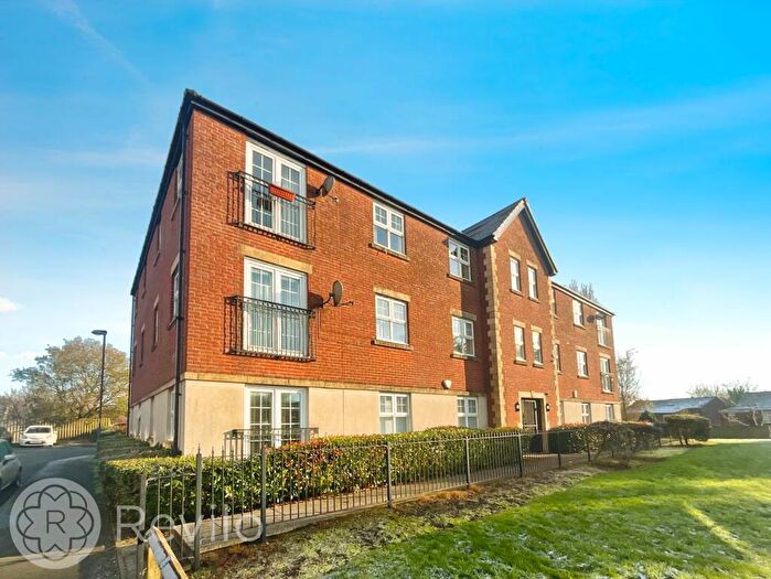 2 Bedroom Flat To Rent In Newbold Hall Drive, Rochdale, OL16