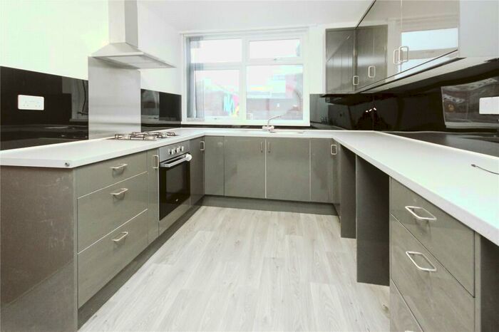 4 Bedroom Terraced House To Rent In Hathway Walk, Old Market, Bristol, BS5