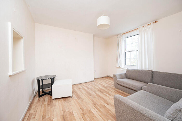 2 Bedroom Flat For Sale In Pembury Road, Hackney, London, E5