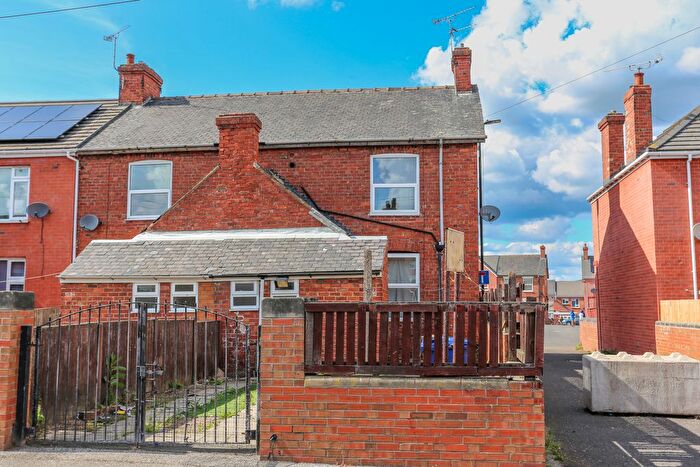 3 Bedroom End Of Terrace House For Sale In South Street, Doncaster, DN6
