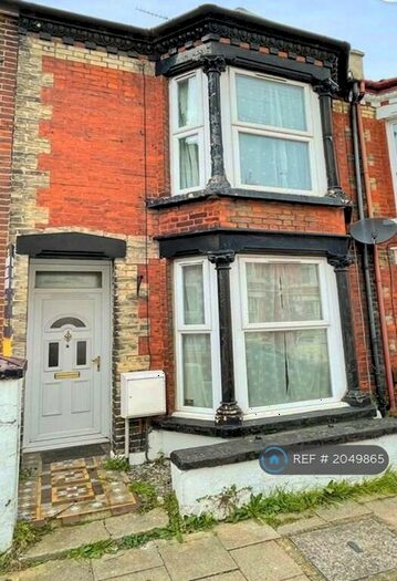3 Bedroom Terraced House To Rent In Balmoral Road, Gillingham, ME7
