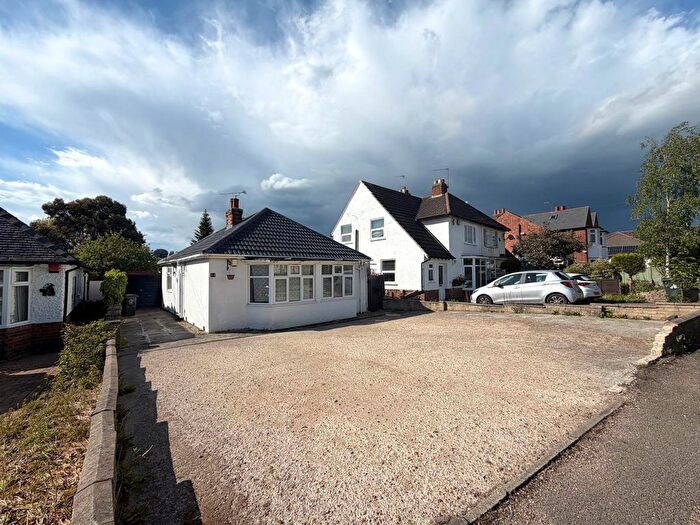 3 Bedroom Bungalow For Sale In Tennis Court Drive, Leicester, LE5