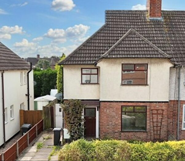 3 Bedroom Semi Detached House For Sale In Waltham Avenue, Leicester, LE3