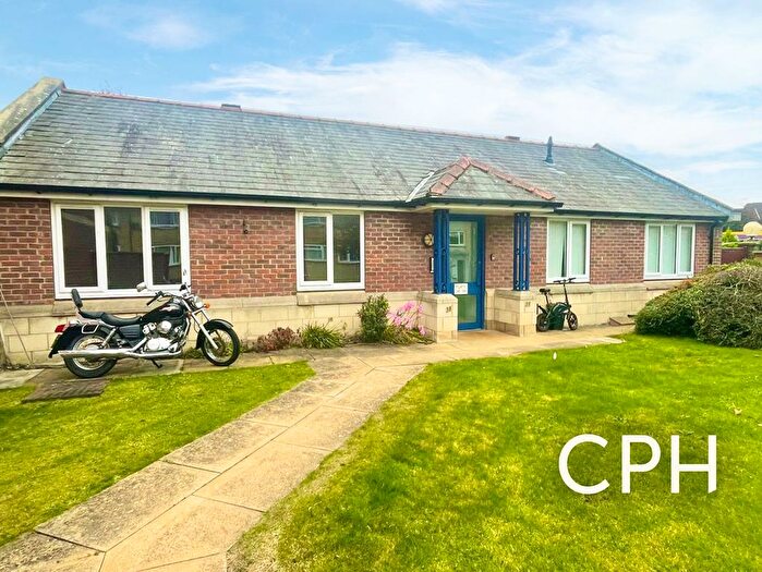 2 Bedroom Flat For Sale In Keld Close, Scarborough, YO12