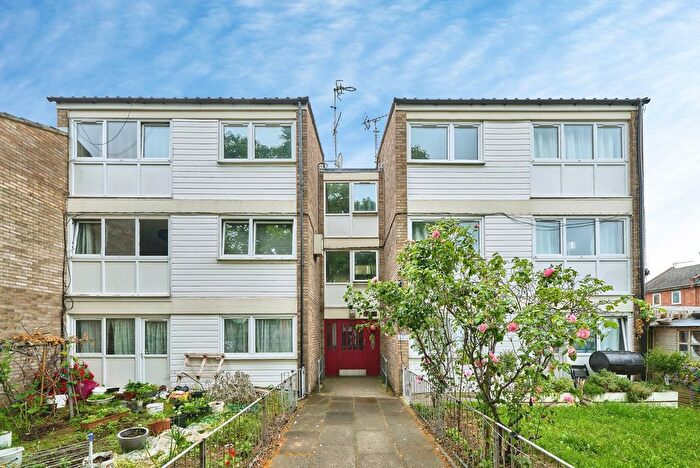 2 Bedroom Flat For Sale In Hatfield Road, London, E15