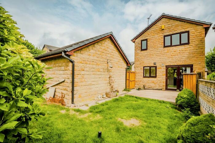 3 Bedroom Detached House To Rent In Bent Lea, Huddersfield, West Yorkshire, HD2