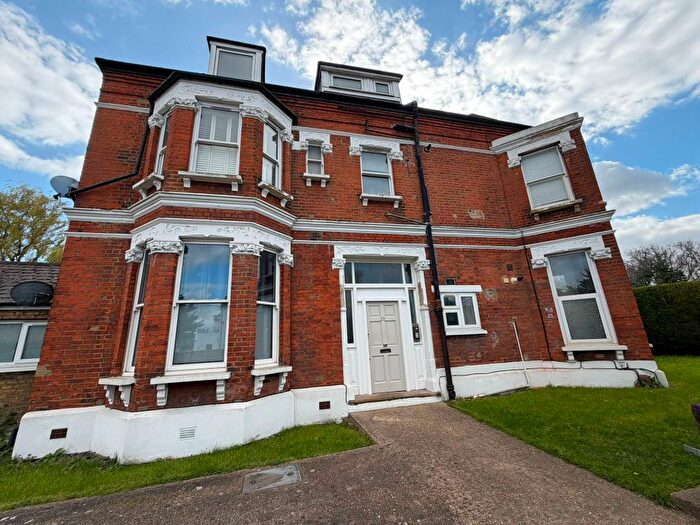 2 Bedroom Flat To Rent In Hollybush Hill, London, E11