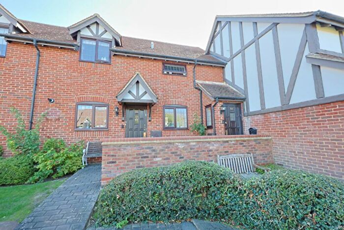 2 Bedroom Maisonette For Sale In Priory Field Drive, Edgware, Middlesex, HA8
