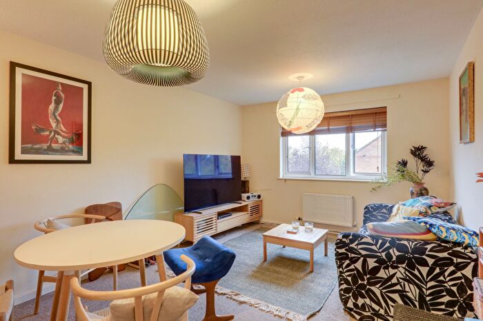 2 Bedroom Flat To Rent In Hospital Way, London, SE13