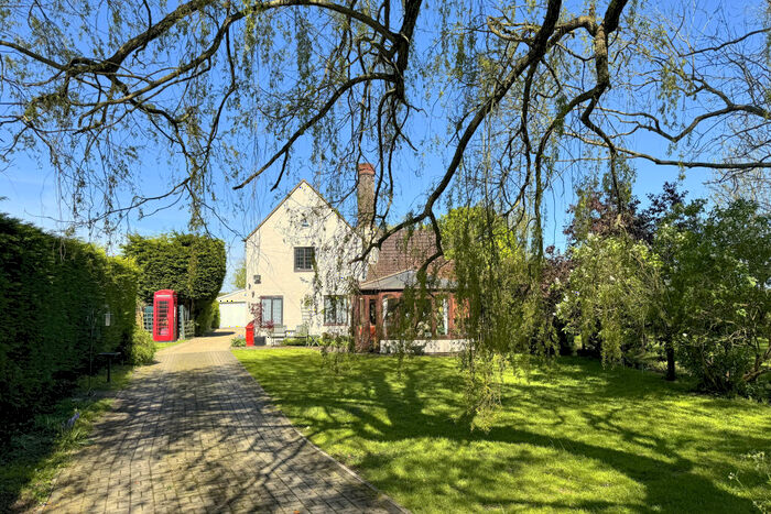 4 Bedroom Detached House For Sale In Thame, Oxfordshire, OX9