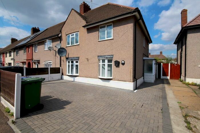 3 Bedroom End Of Terrace House To Rent In Gainsborough Avenue, Tilbury, Essex, RM18
