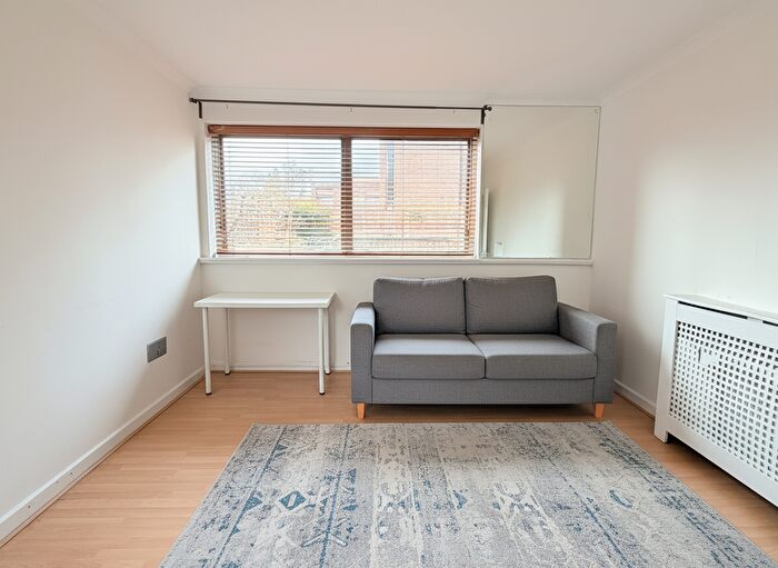 2 Bedroom Flat To Rent In St. Mary Le Park Court, Parkgate Road, Battersea, London, SW11