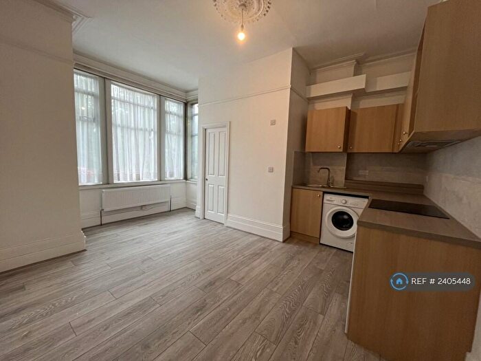 Studio To Rent In Archway Road, London, N6