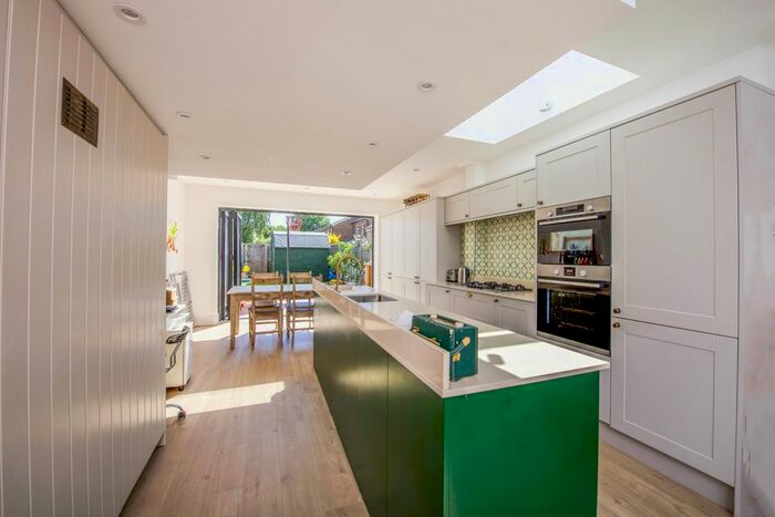 3 Bedroom Cottage To Rent In Milton Road, Hampton, TW12