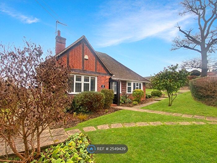 3 Bedroom Bungalow To Rent In Hall Farm, Chorleywood, Rickmansworth, WD3