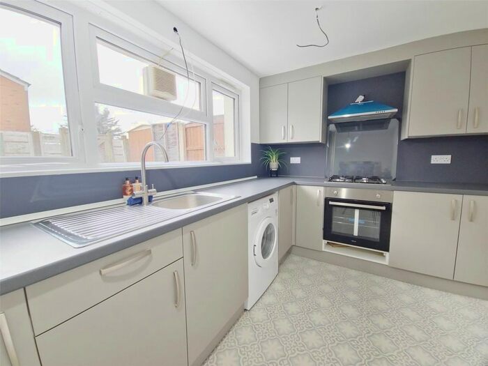 1 Bedroom Flat To Rent In Heaton Avenue, Romford, RM3