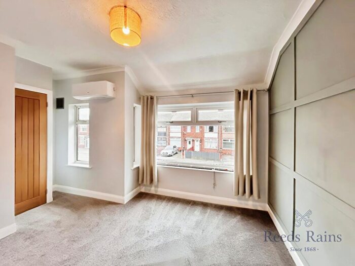 3 Bedroom Terraced House For Sale In Wharfedale Avenue, Hull, East Yorkshire, HU9