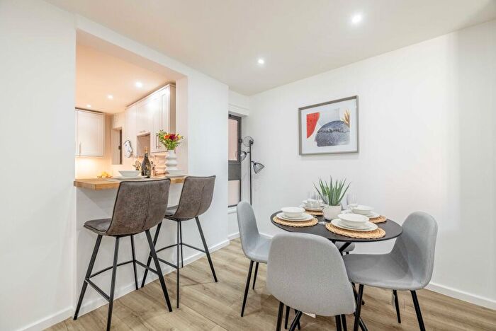 2 Bedroom Apartment To Rent In Sheet Street, Windsor, Berkshire, SL4