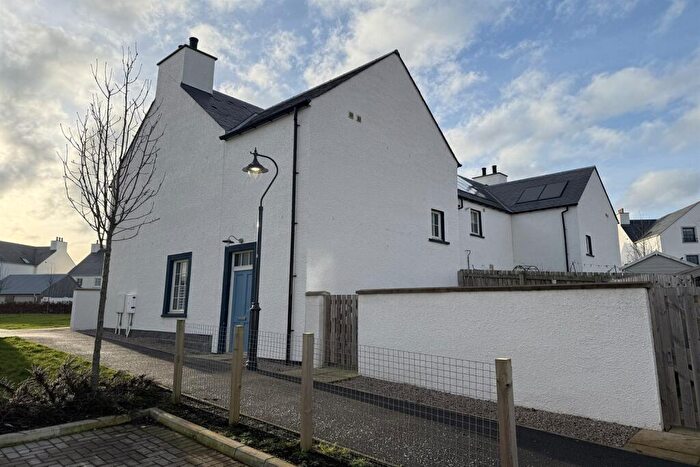 2 Bedroom Flat To Rent In Ashley Green, AB39