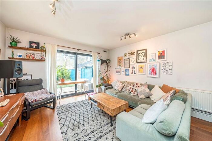1 Bedroom Flat For Sale In Harefield Mews, Brockley, SE4