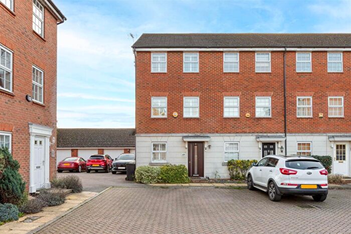 4 Bedroom End Of Terrace House For Sale In Glossop Way, "Church End", Arlesey, Beds, SG15