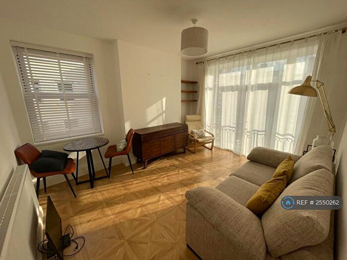 1 Bedroom Flat To Rent In Turin Street, London, E2