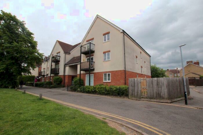 1 Bedroom Flat To Rent In Towpath Gardens, Town Centre, SN1