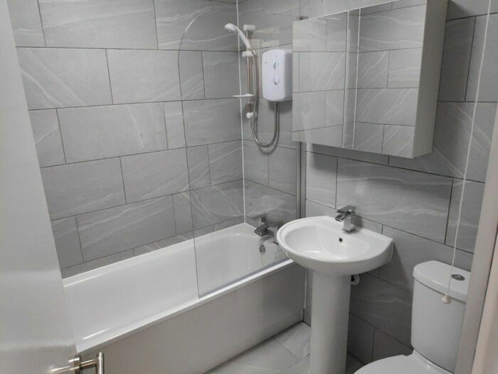 1 Bedroom Flat To Rent In Trotwood, Chigwell, IG7