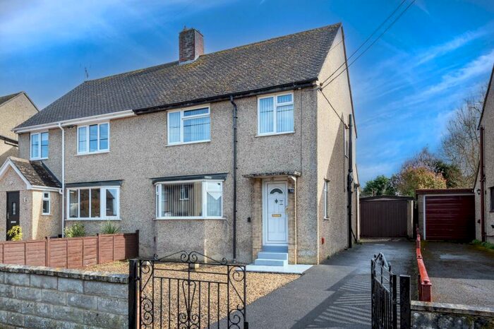 3 Bedroom Semi-Detached House For Sale In Giernalls Road, Hailey, OX29