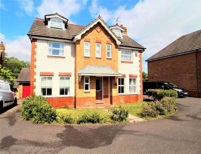 5 Bedroom Detached House To Rent In Pallingham Drive, Maidenbower, RH10