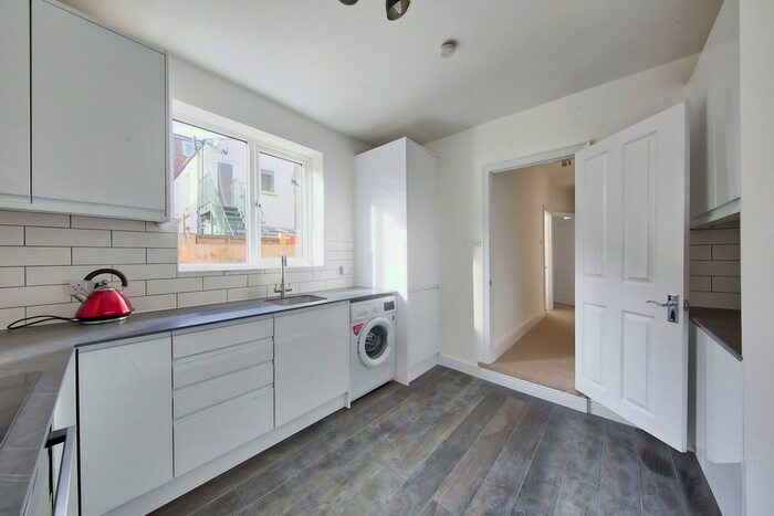 1 Bedroom Flat To Rent In Strathville Road, Earlsfield, SW18