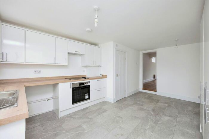 3 Bedroom End Of Terrace House For Sale In Leylands Road, Burgess Hill, RH15