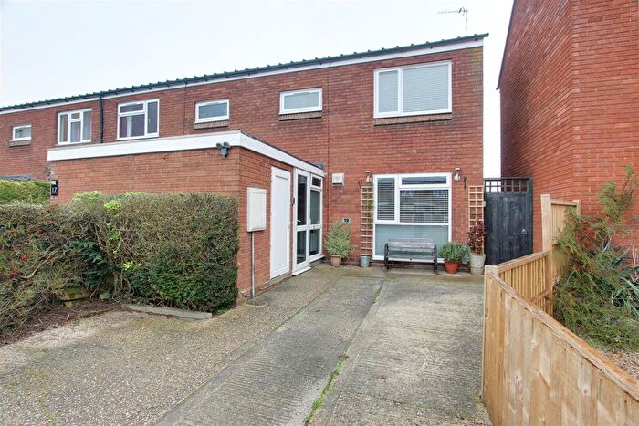 3 Bedroom Semi Detached House For Sale In Chestnut Close, Aston Clinton, HP22