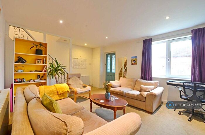 4 Bedroom Semi-Detached House To Rent In Kendal Road, Bristol, BS7
