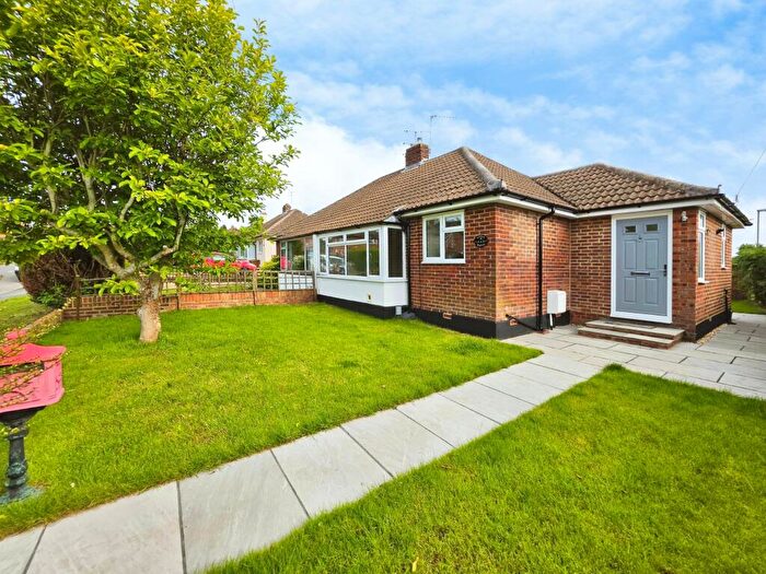 2 Bedroom Bungalow To Rent In Upper Weybourne Lane, Farnham, GU9