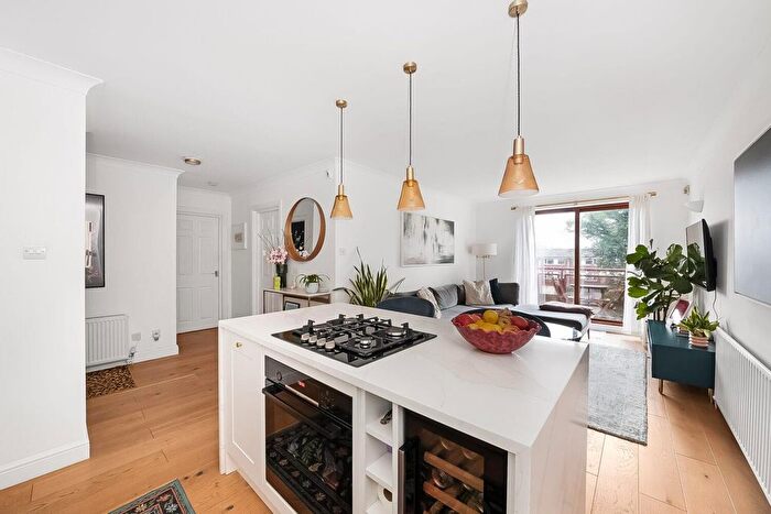 2 Bedroom Flat For Sale In Taymount Rise, Forest Hill, London, SE23