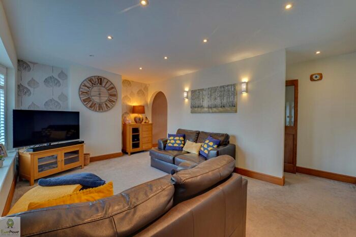 3 Bedroom Semi Detached House For Sale In Kestrel Close, Stafford, ST17