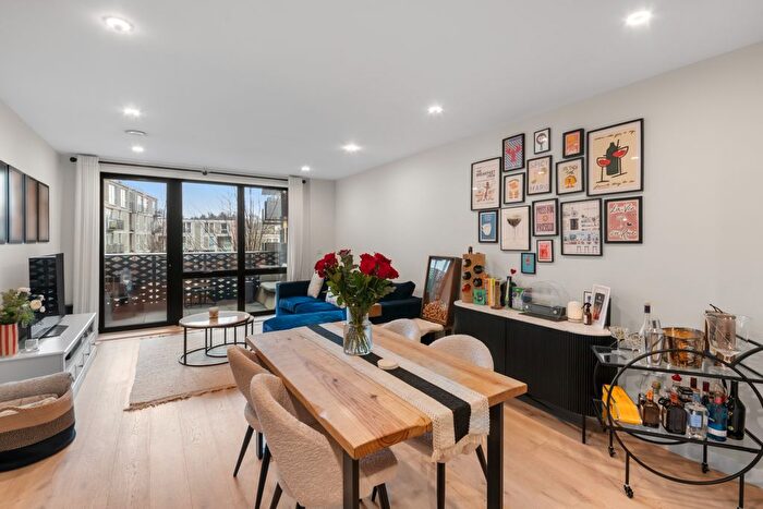 2 Bedroom Flat For Sale In Middle Road, Hanwell, W7