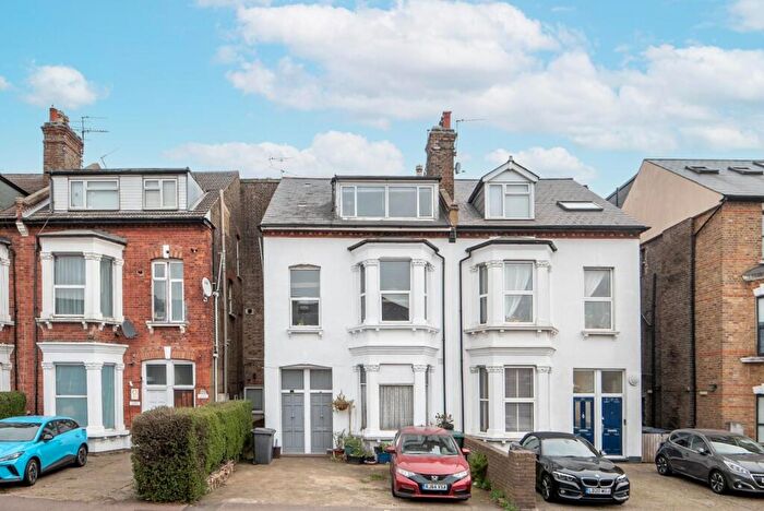 2 Bedroom Flat For Sale In Claremont Road, Cricklewood, London, NW2