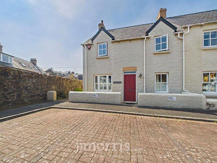 3 Bedroom Semi-detached House For Sale In Gerddi Windsor, Newport, SA42