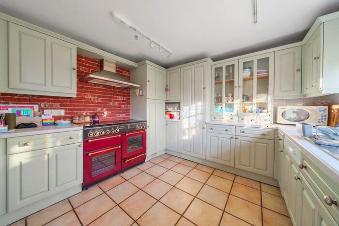 3 Bedroom Cottage To Rent In Manor Lane Maidenhead, SL6