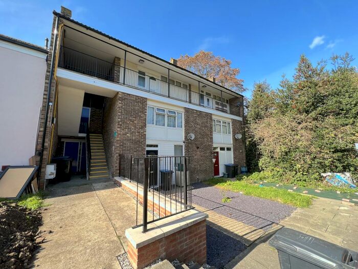 Studio To Rent In Hornbeams, Harlow, CM20