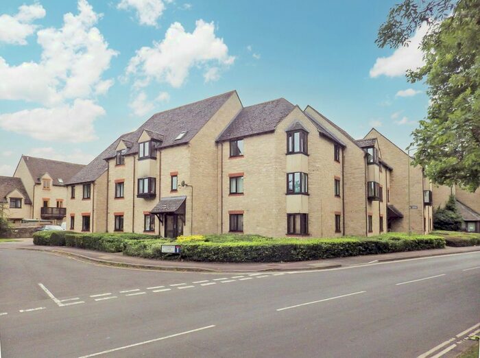2 Bedroom Flat To Rent In Langdale Gate, Witney, Oxfordshire, OX28
