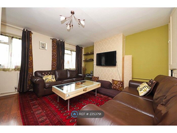 2 Bedroom Maisonette To Rent In The Larches, Uxbridge, UB10