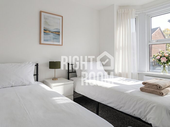 4 Bedroom Semi-Detached House To Rent In Bed House, Albany Road, Shirley, SO15