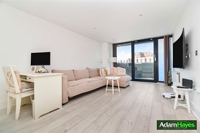 2 Bedroom Apartment To Rent In Kingsway, North Finchley, N12
