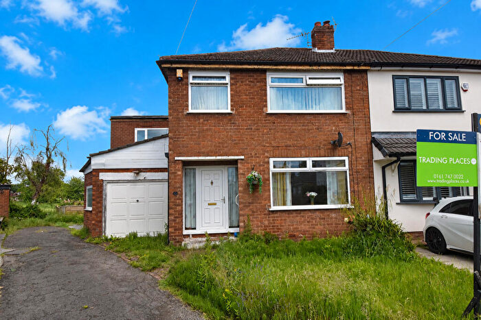 4 Bedroom Semi-Detached House For Sale In Brook Grove, Irlam, M44