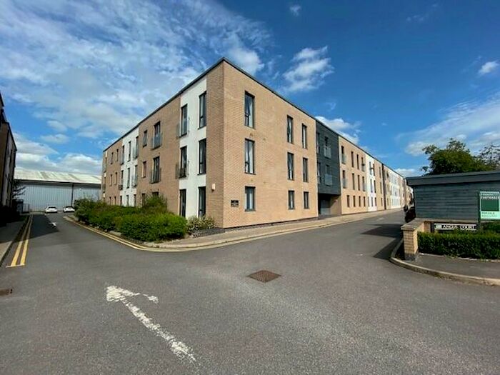 2 Bedroom Apartment To Rent In Angus Court, Thame, OX9